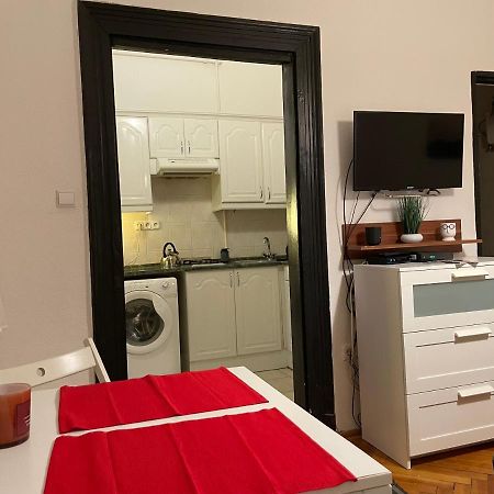 בודפשט Feel Like Home - Cozy Downtwon Studio For 2 מראה חיצוני תמונה