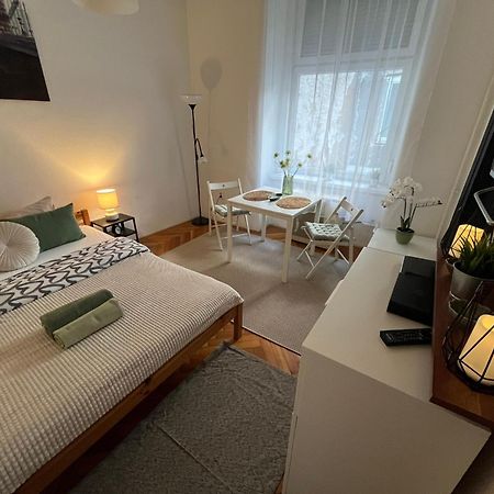 בודפשט Feel Like Home - Cozy Downtwon Studio For 2 מראה חיצוני תמונה
